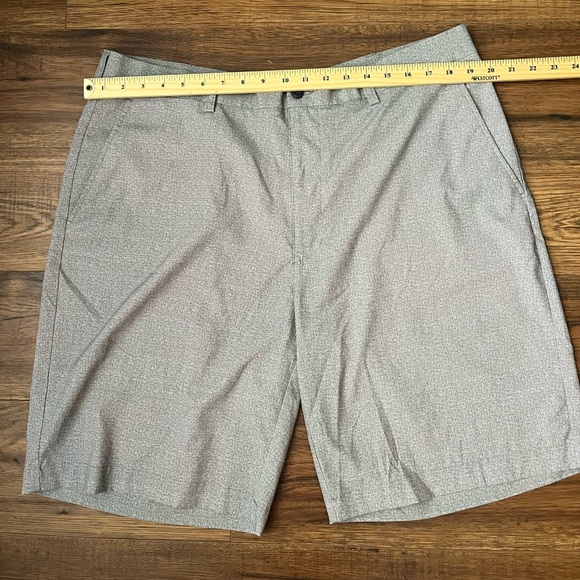 PGA Tour Heathered Grey‎ Golf Shorts Summer Preppy Minimalist Activewear Size 38 - Picture 2 of 6